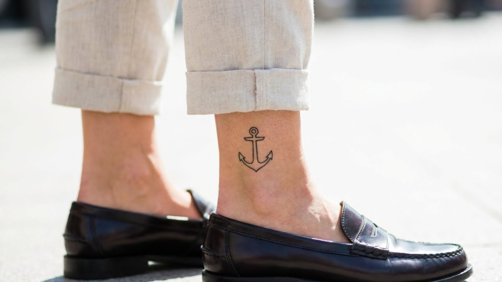 7 Stunning Feminine American Traditional Tattoo Outline Ideas for Women 5 7 Stunning Feminine American Traditional Tattoo Outline Ideas for Women