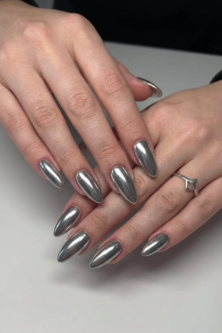 30 Elegant Chrome and Silver Nail Designs That Whisper Luxury 3 30 Elegant Chrome and Silver Nail Designs That Whisper Luxury