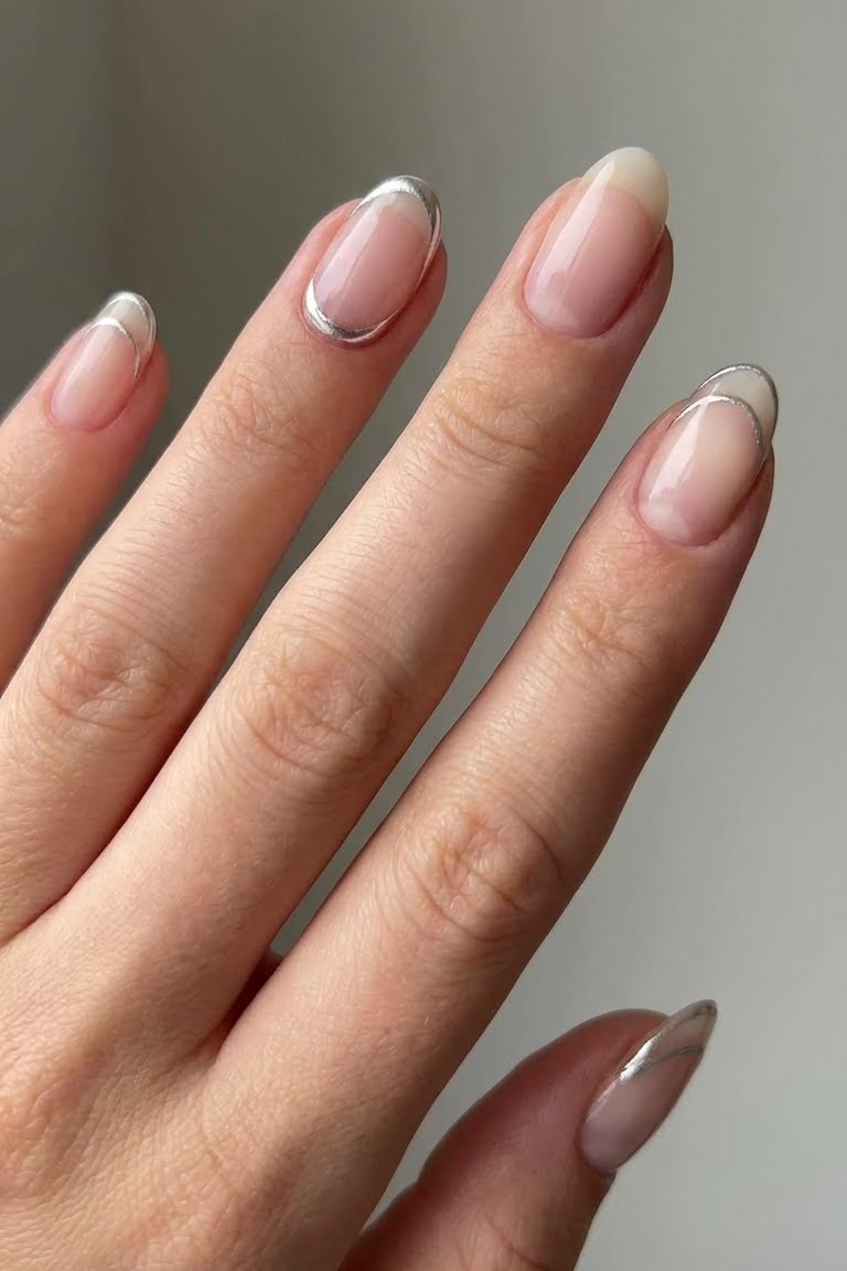 30 Elegant Chrome and Silver Nail Designs That Whisper Luxury 10 30 Elegant Chrome and Silver Nail Designs That Whisper Luxury